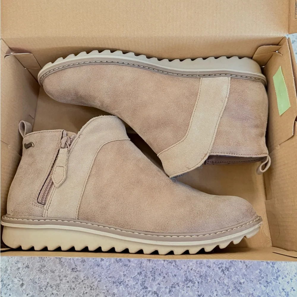 Skechers Women's Tan Suede Winter Ankle Boots